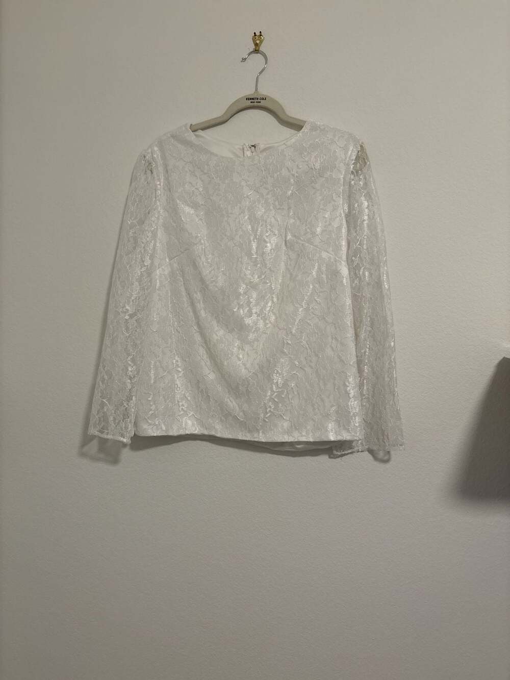 Diamond White Floral Lace Long Sleeve Back Zip Top Size M